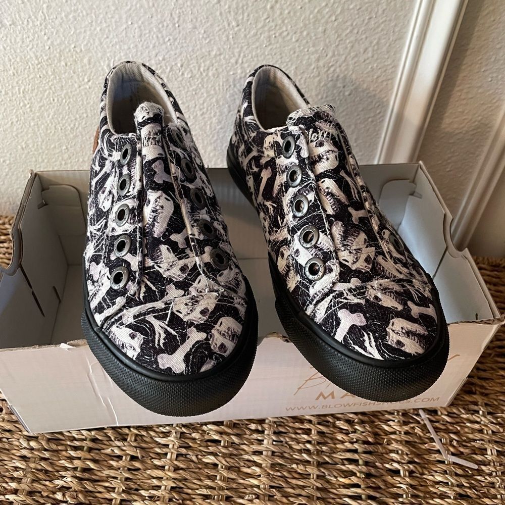 Blowfish Malibu Kids Dinosaur Print Bones Black and White Kids Loafers 1 NWT
